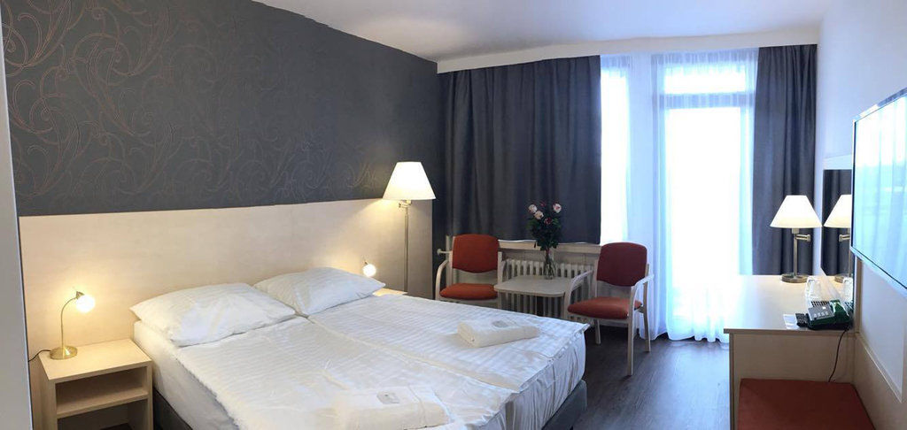 Krystal 3* Prague