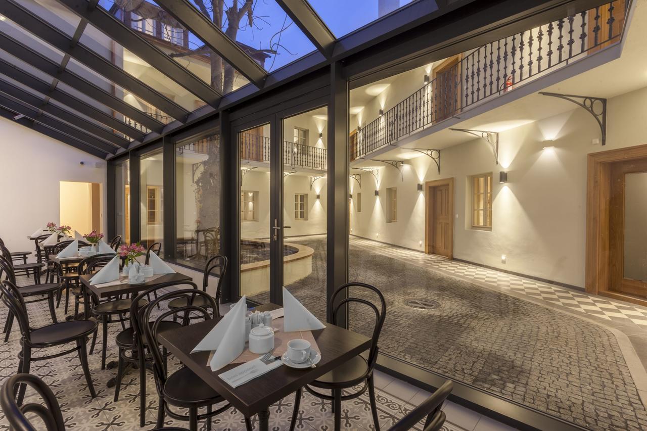 Hotel At The White Lily 4*