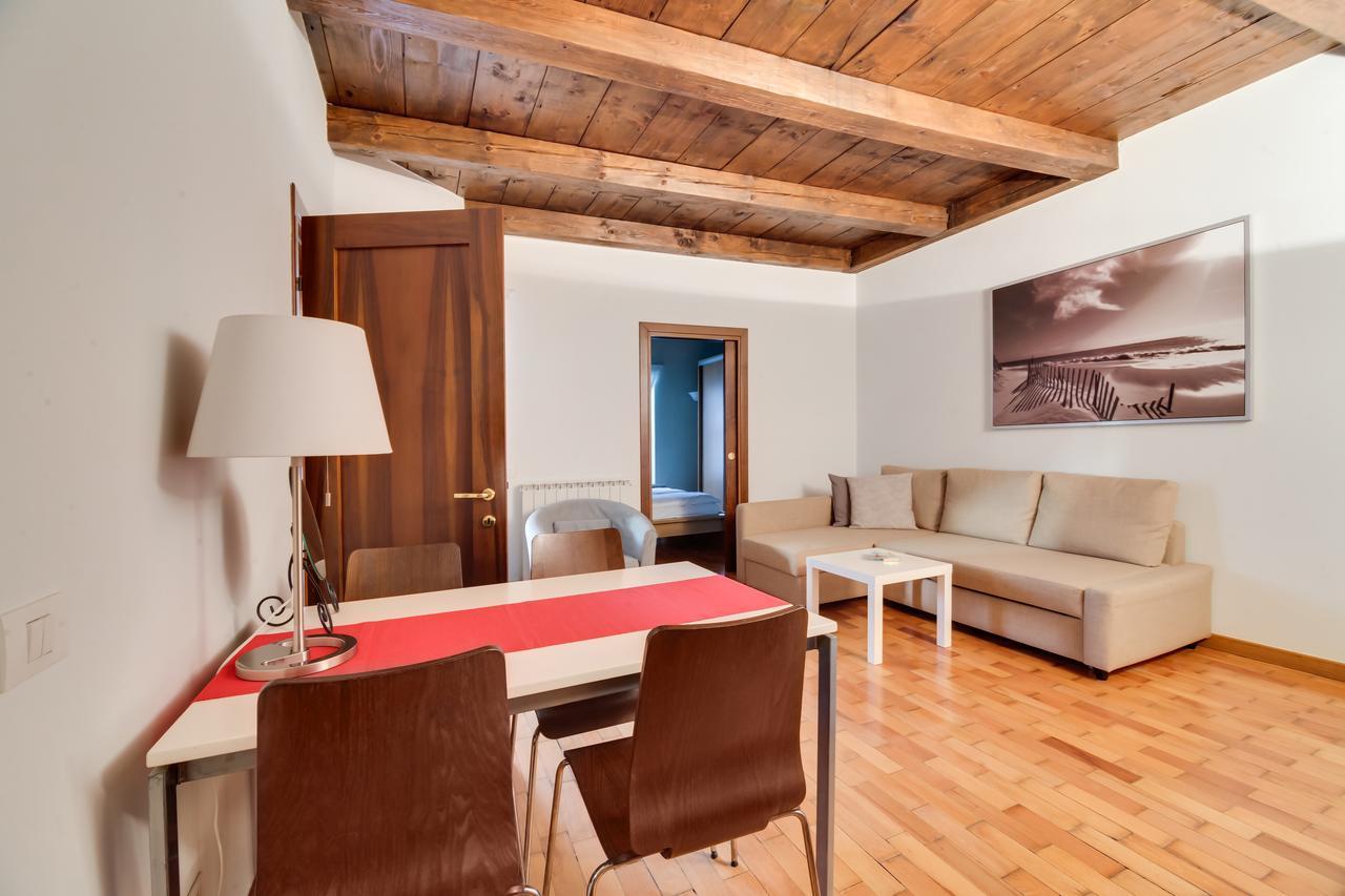 Apartment White & Woody Quadrio Apartments Prag