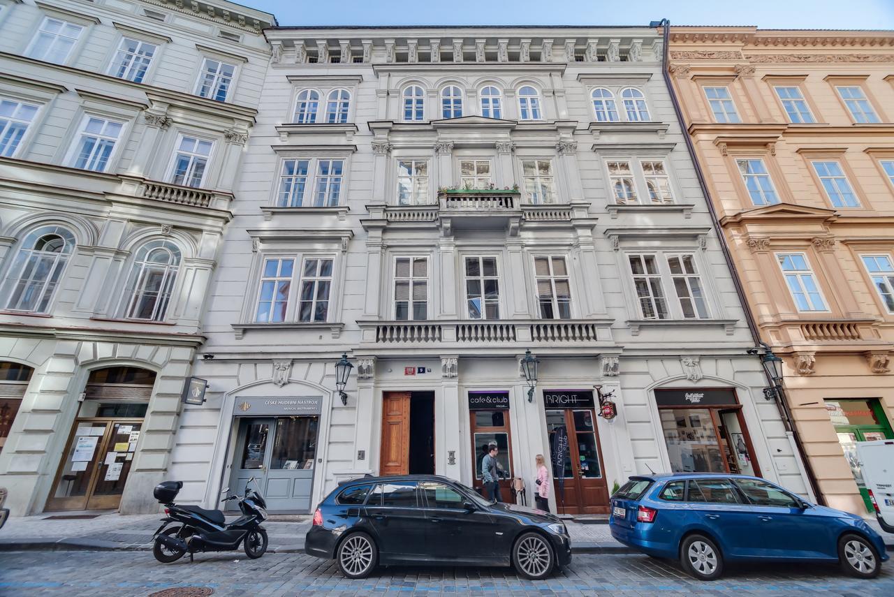 White & Woody Quadrio Apartments * Prague