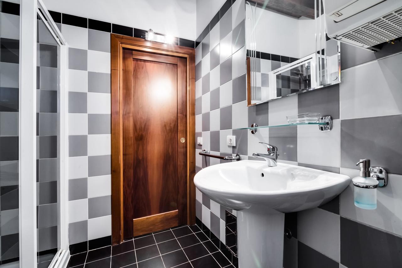 White & Woody Quadrio Apartments Prague