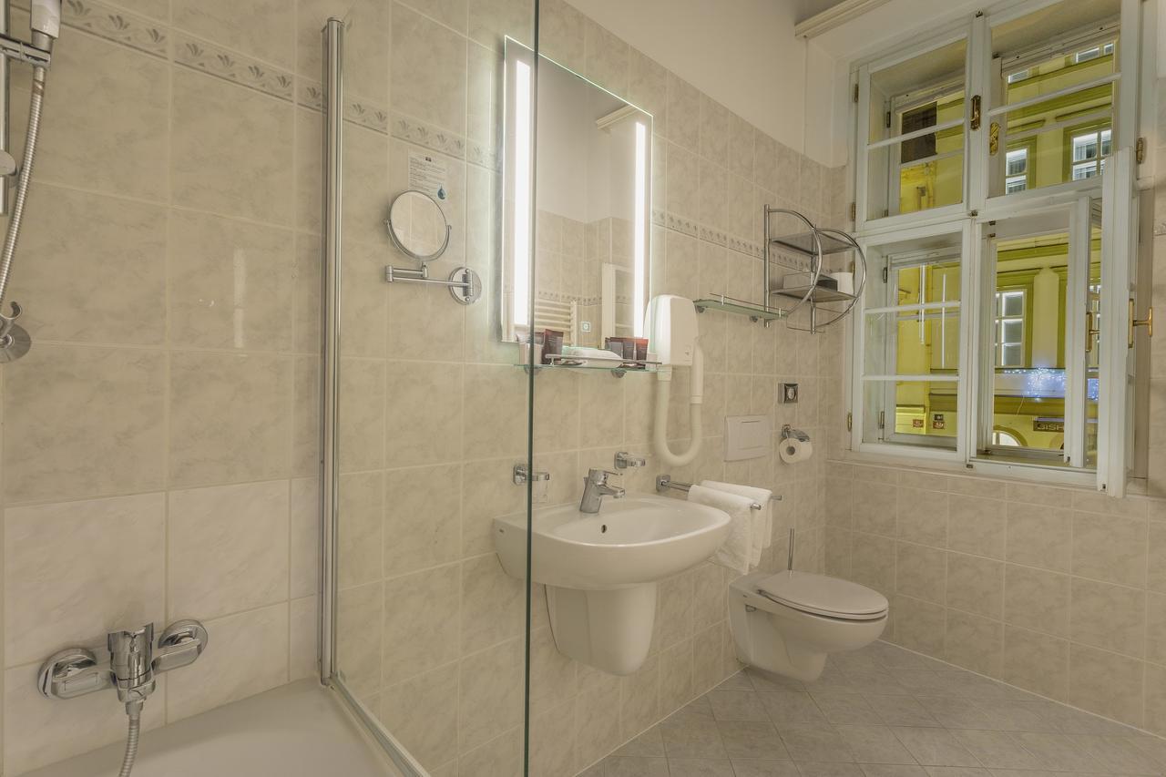 Otel Pod Vezi 4*