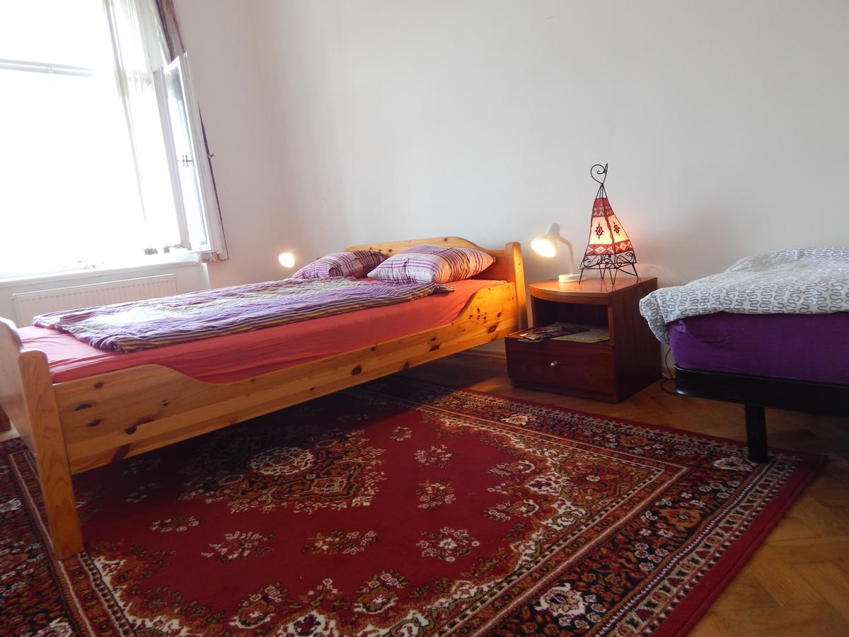 Bed & Breakfast Joystayone