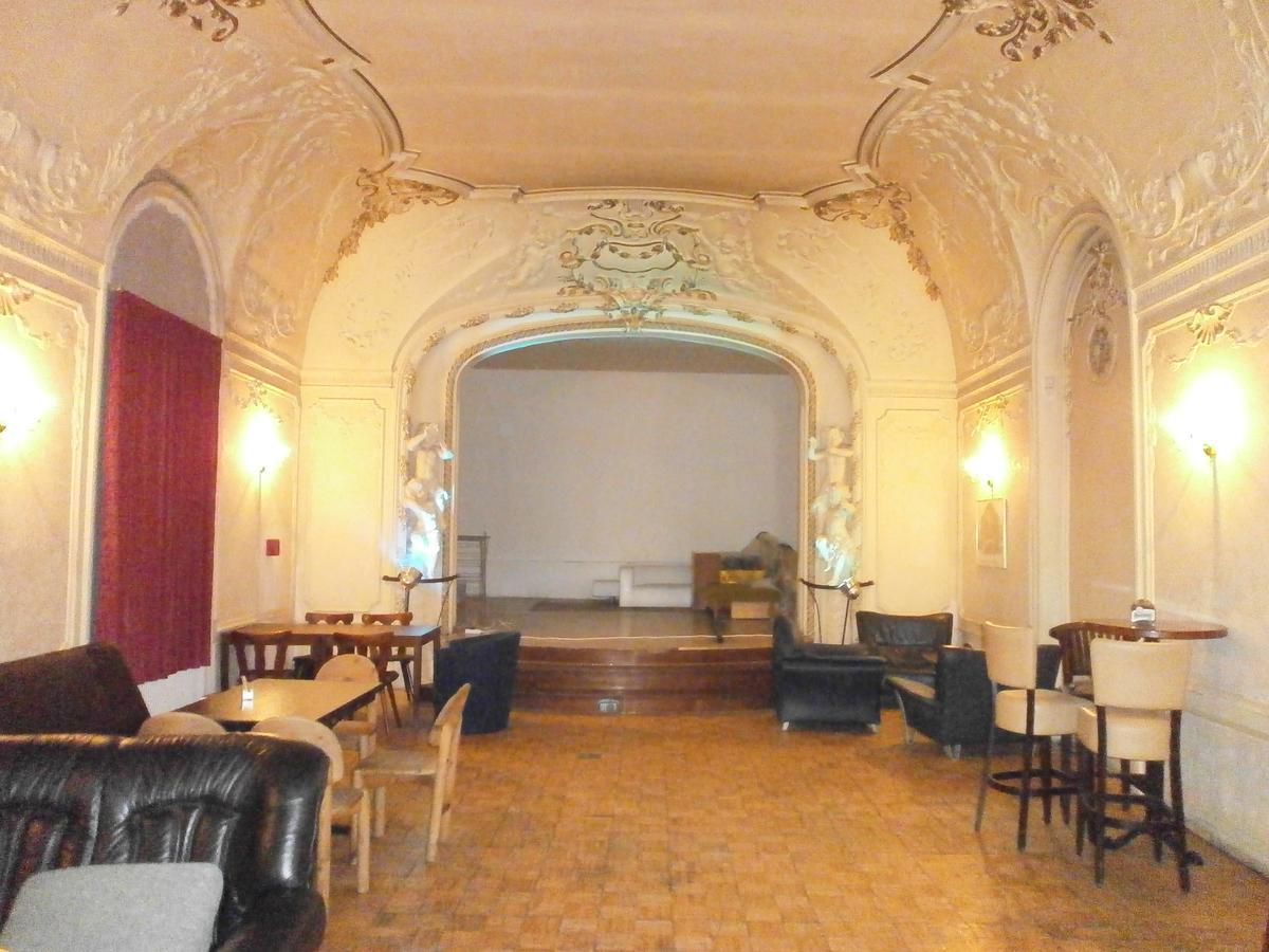 Youth Baroque Hall Hotel 3*