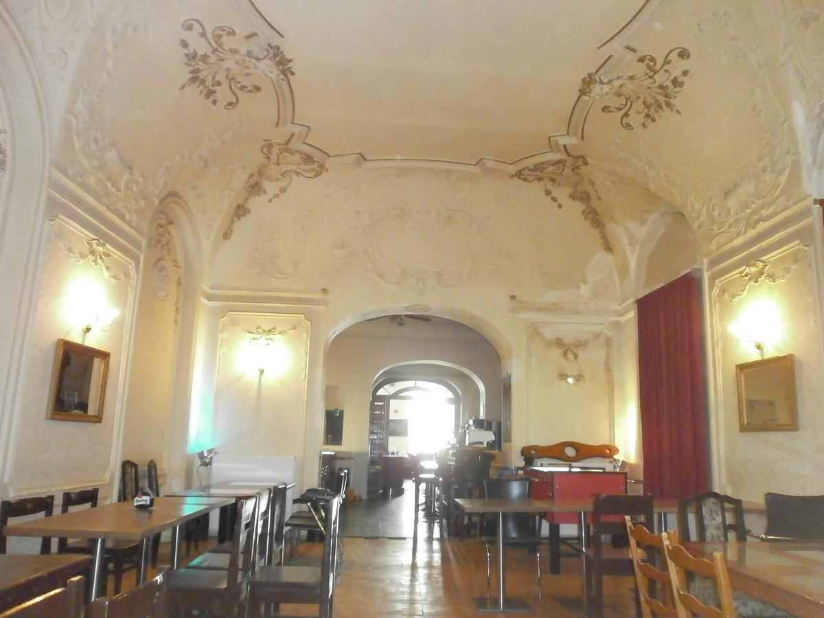 Youth Baroque Hall Hotel Prague