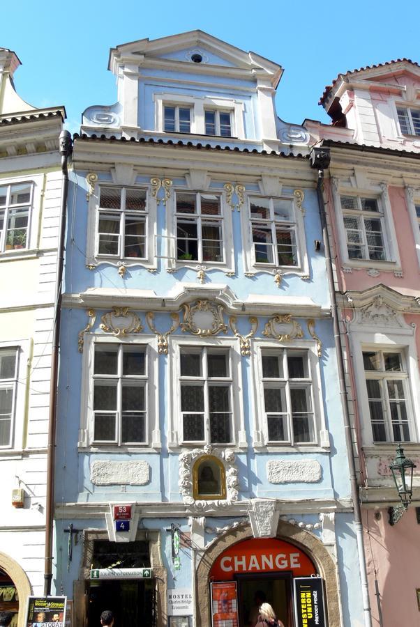 Charles Bridge & Hostel *