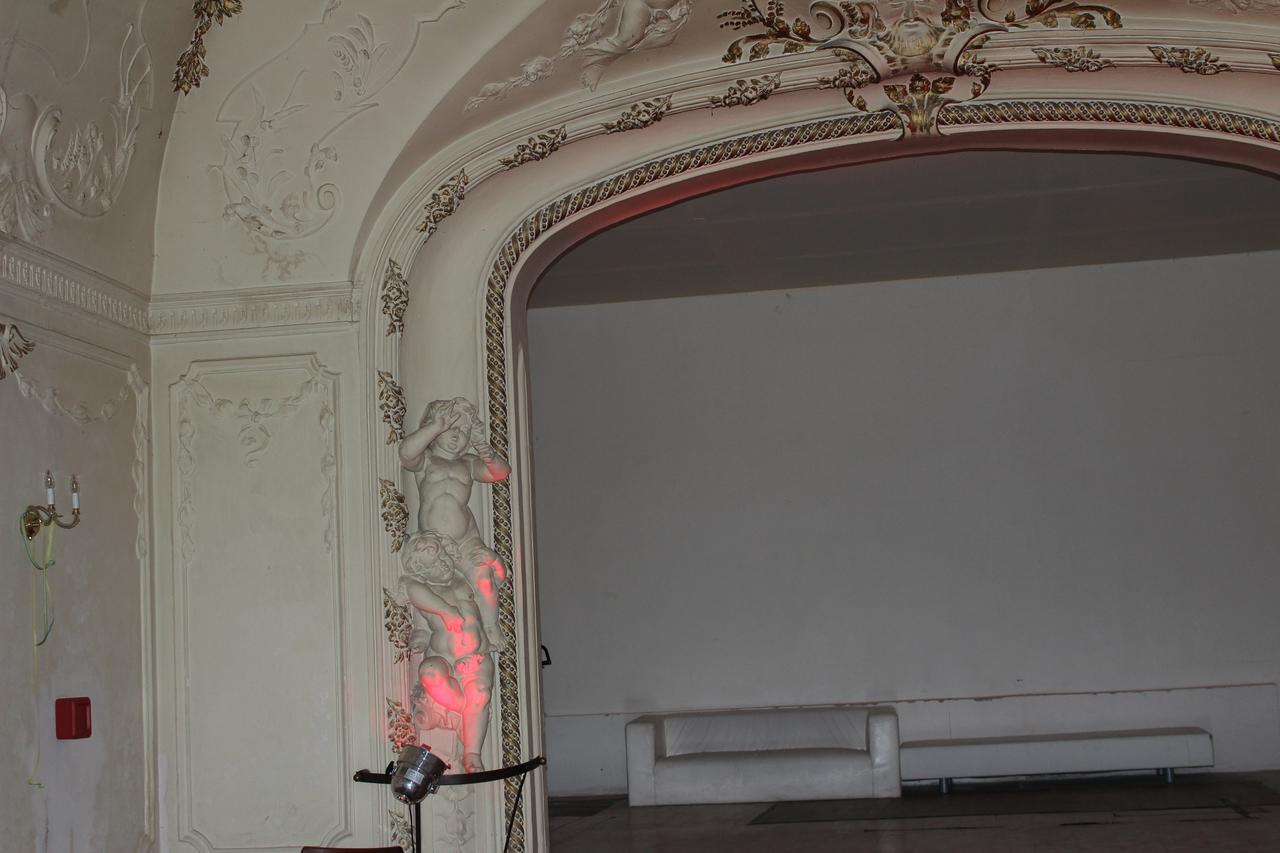 Youth Baroque Hall Hotel