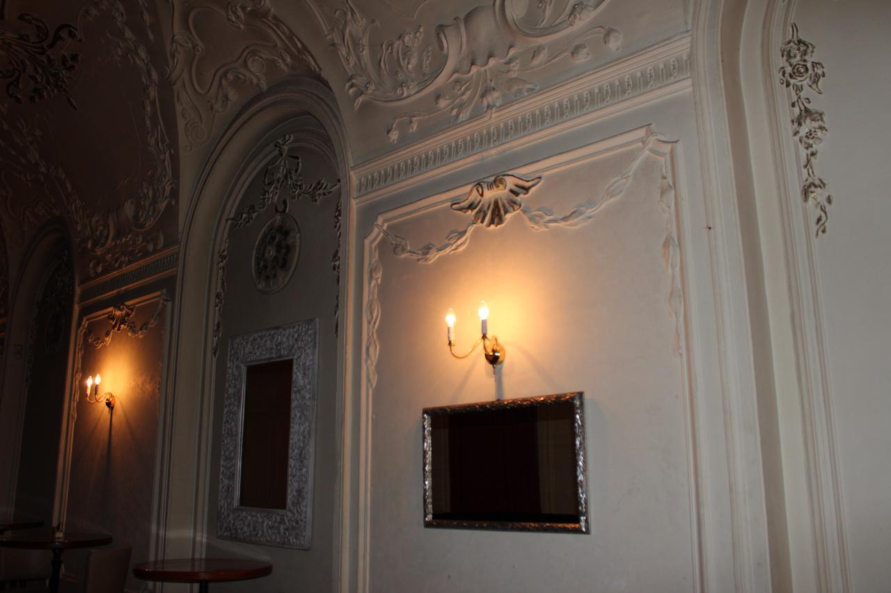 Youth Baroque Hall Hotel 3*