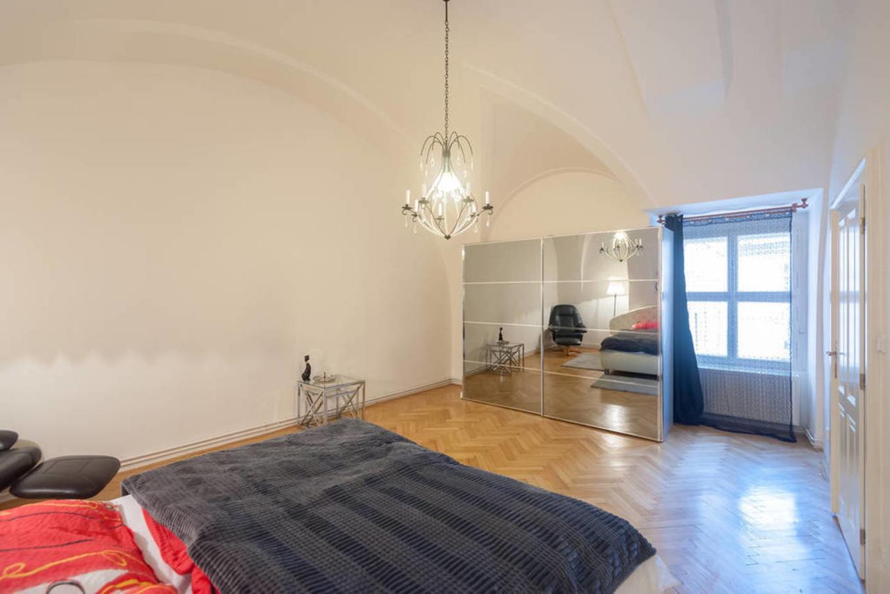 Proko 2 Apartment *