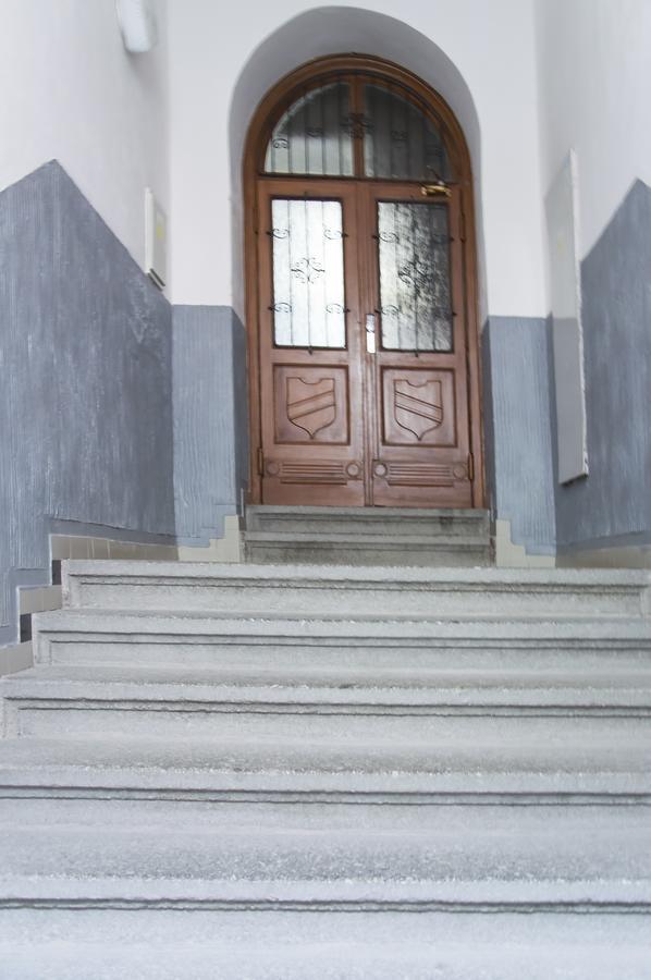 Modern Wenzigova 15 *