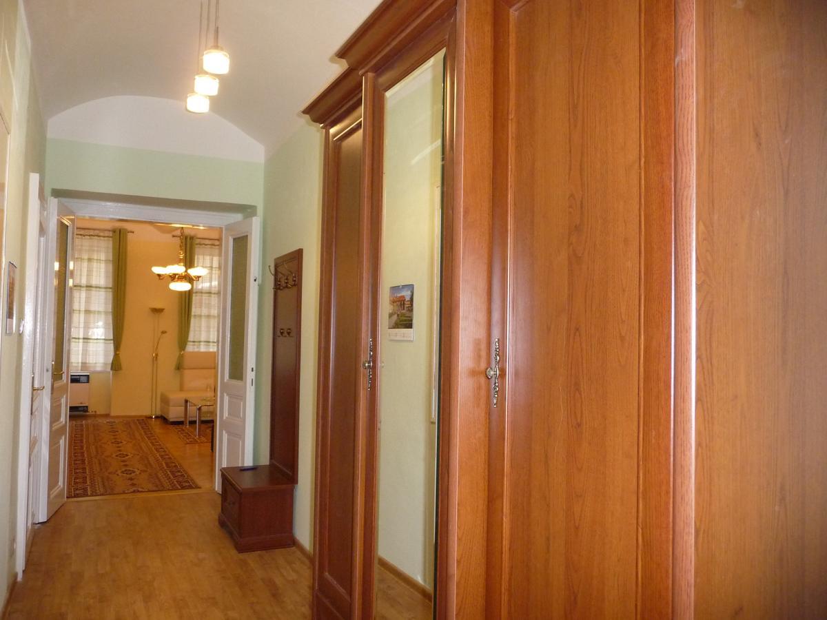 Apartment Vertigo