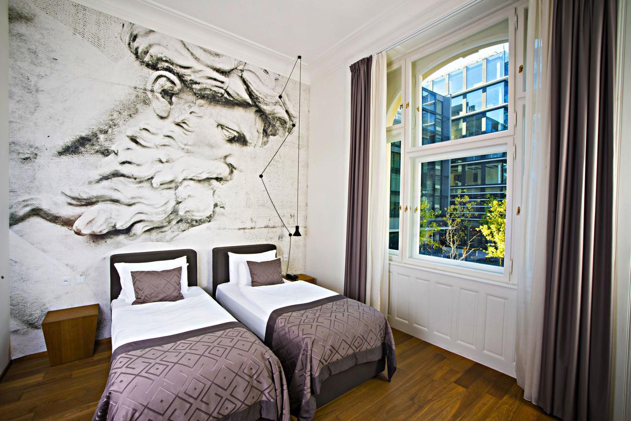 Golden Crown 4* Prague