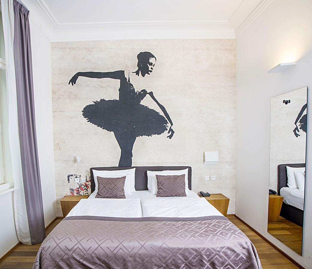 Golden Crown Hotel 4*