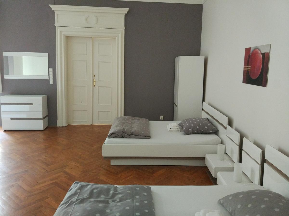 Apartment Tynska 7 *