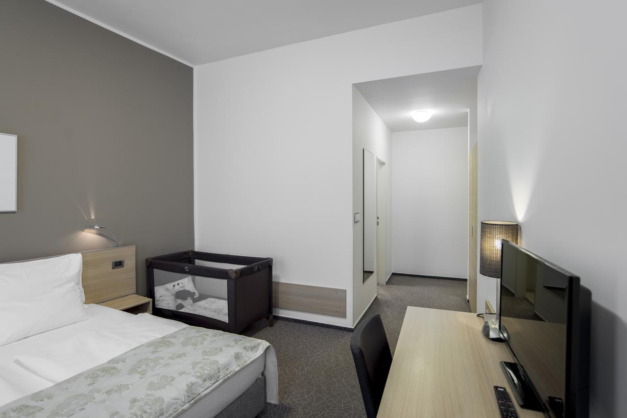 Pav Hotel 3*