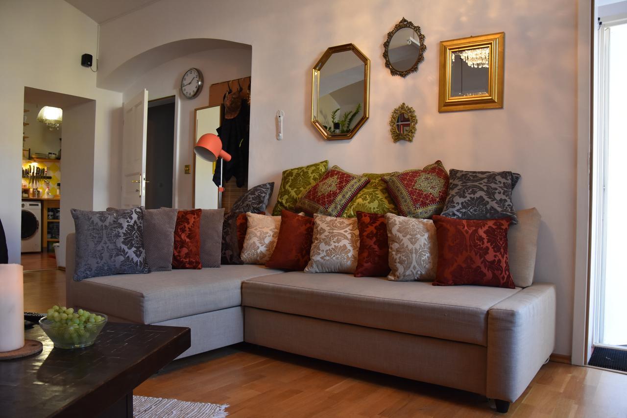 Victoria Design - Rehorova Apartment