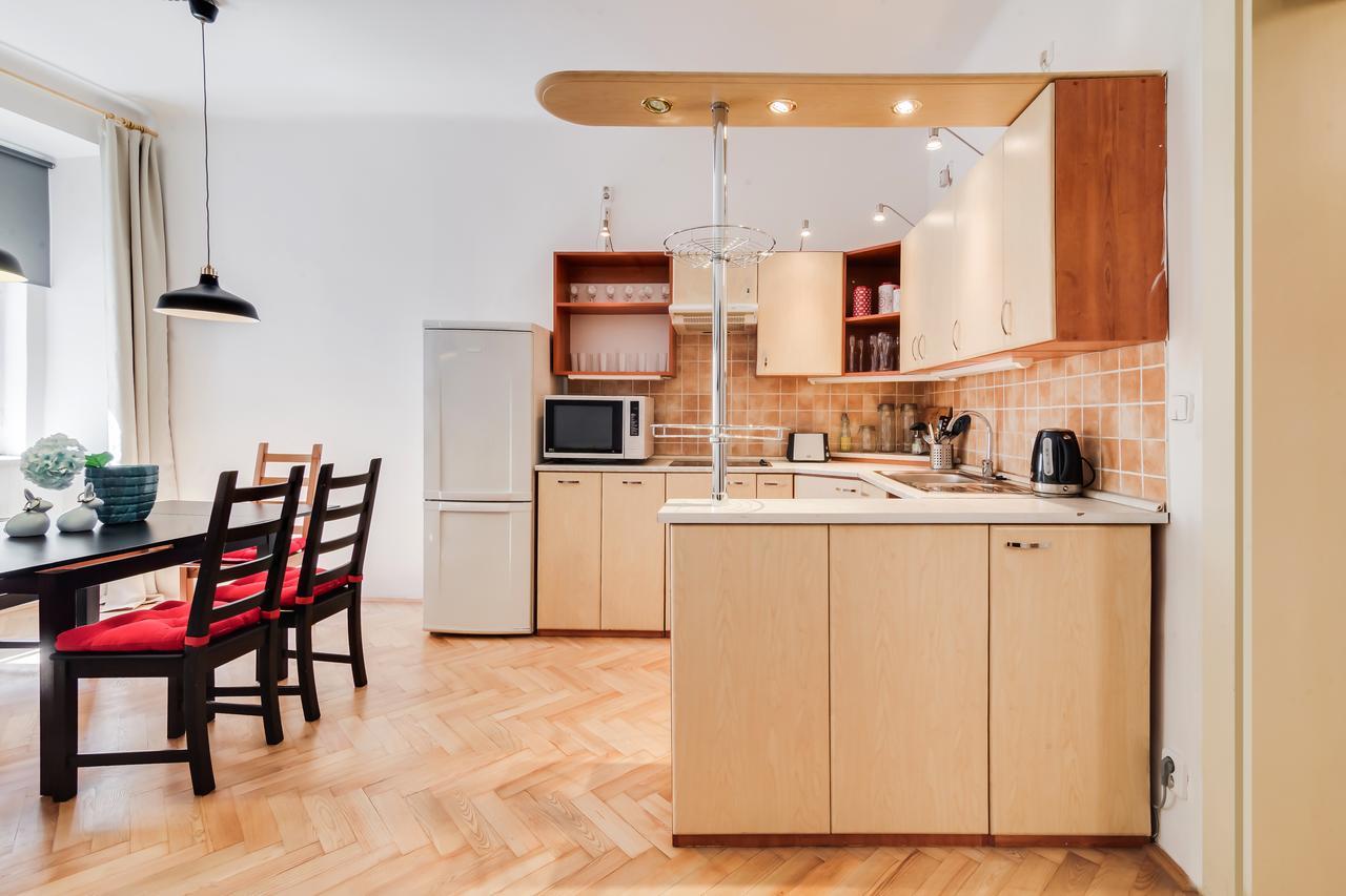 White & Woody Quadrio Apartments Apartment