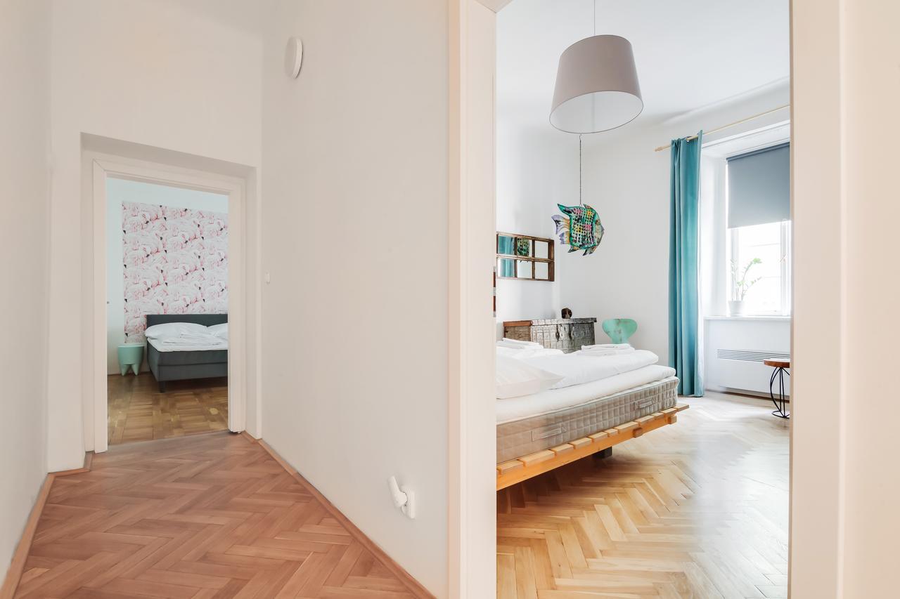 White & Woody Quadrio Apartments Prag