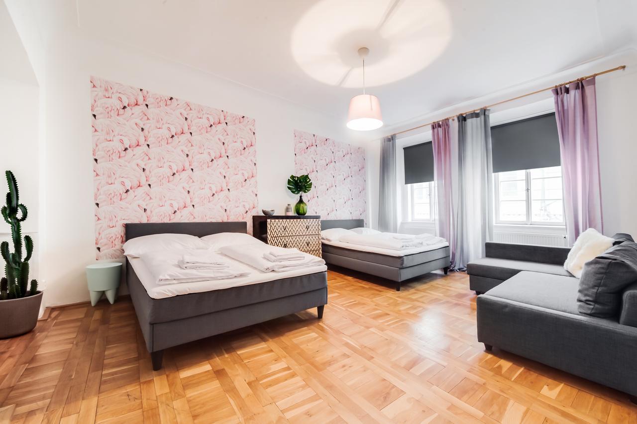 Apartment White & Woody Quadrio Apartments Prag