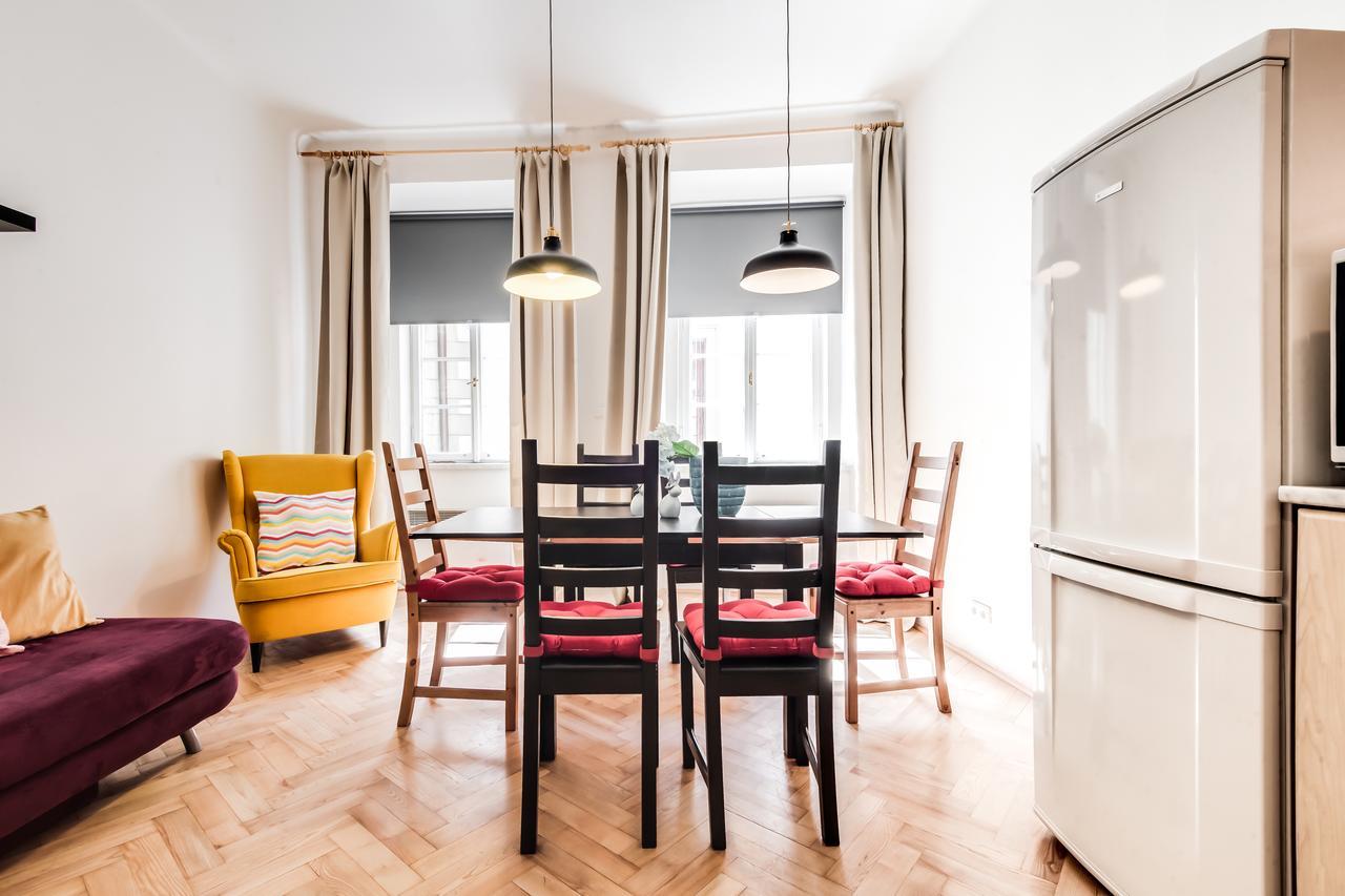 Apartment White & Woody Quadrio Apartments
