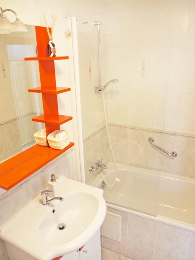 Apartment Center *