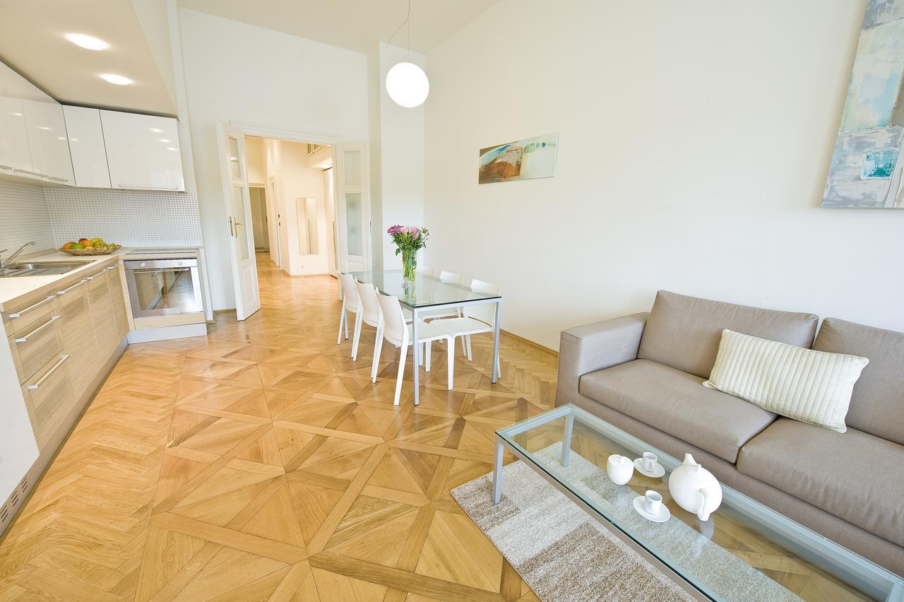 Bohemia Old Town Apartment
