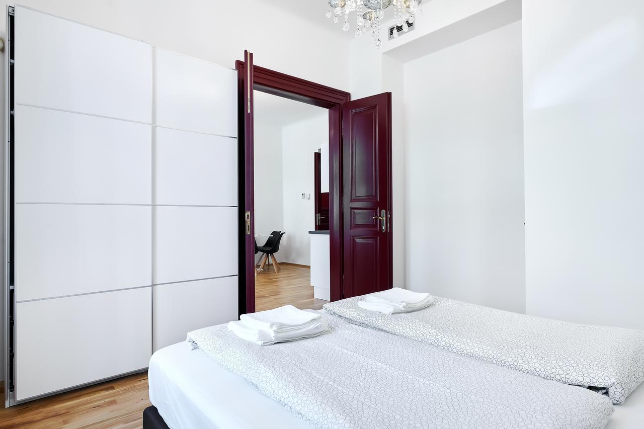 Zborovska Apartment *