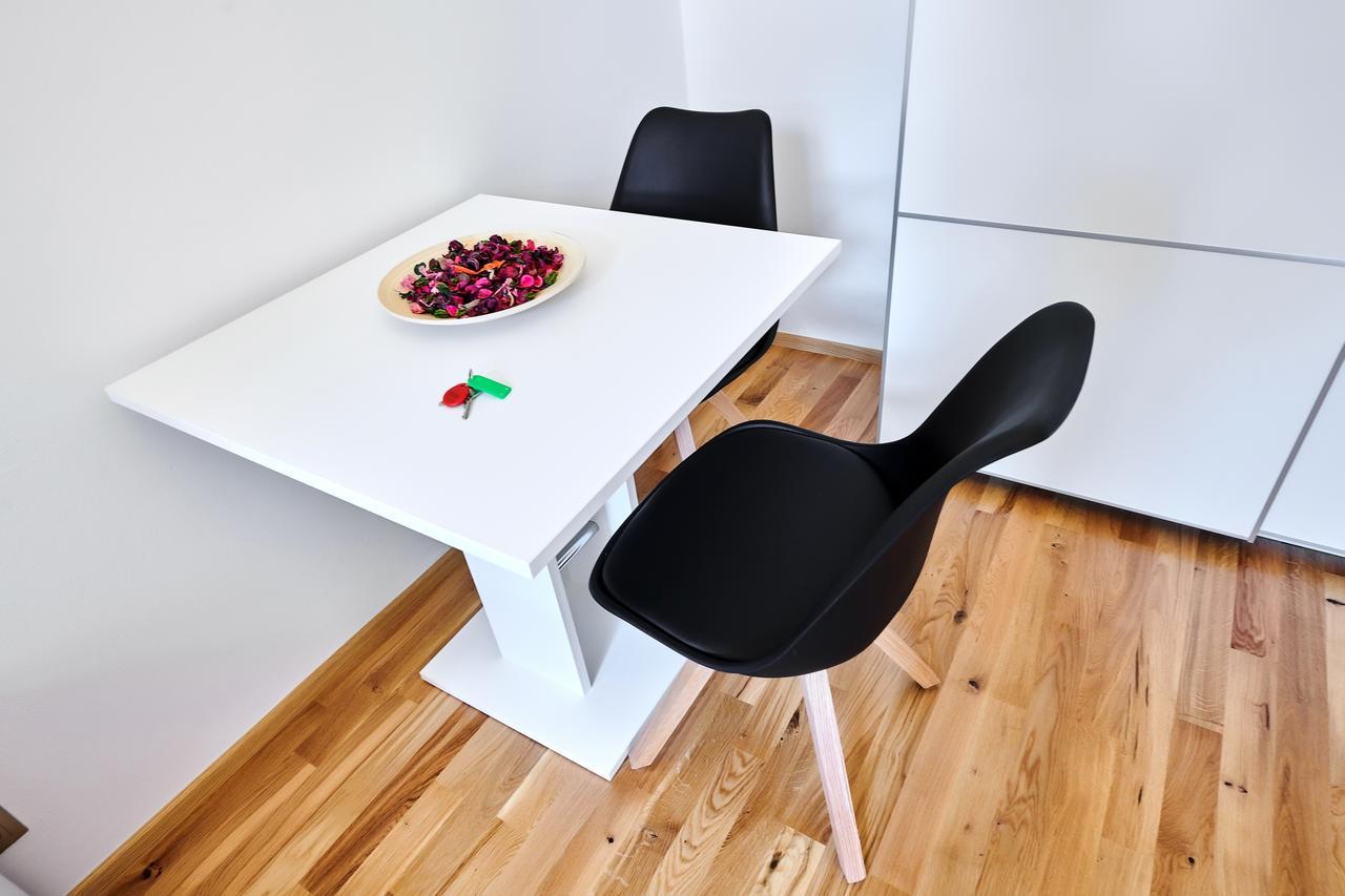 Zborovska Apartment *