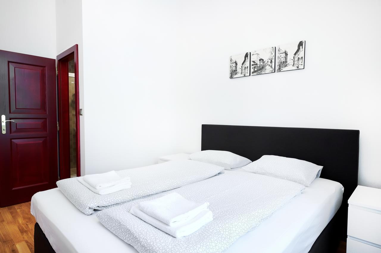Apartment Zborovska *