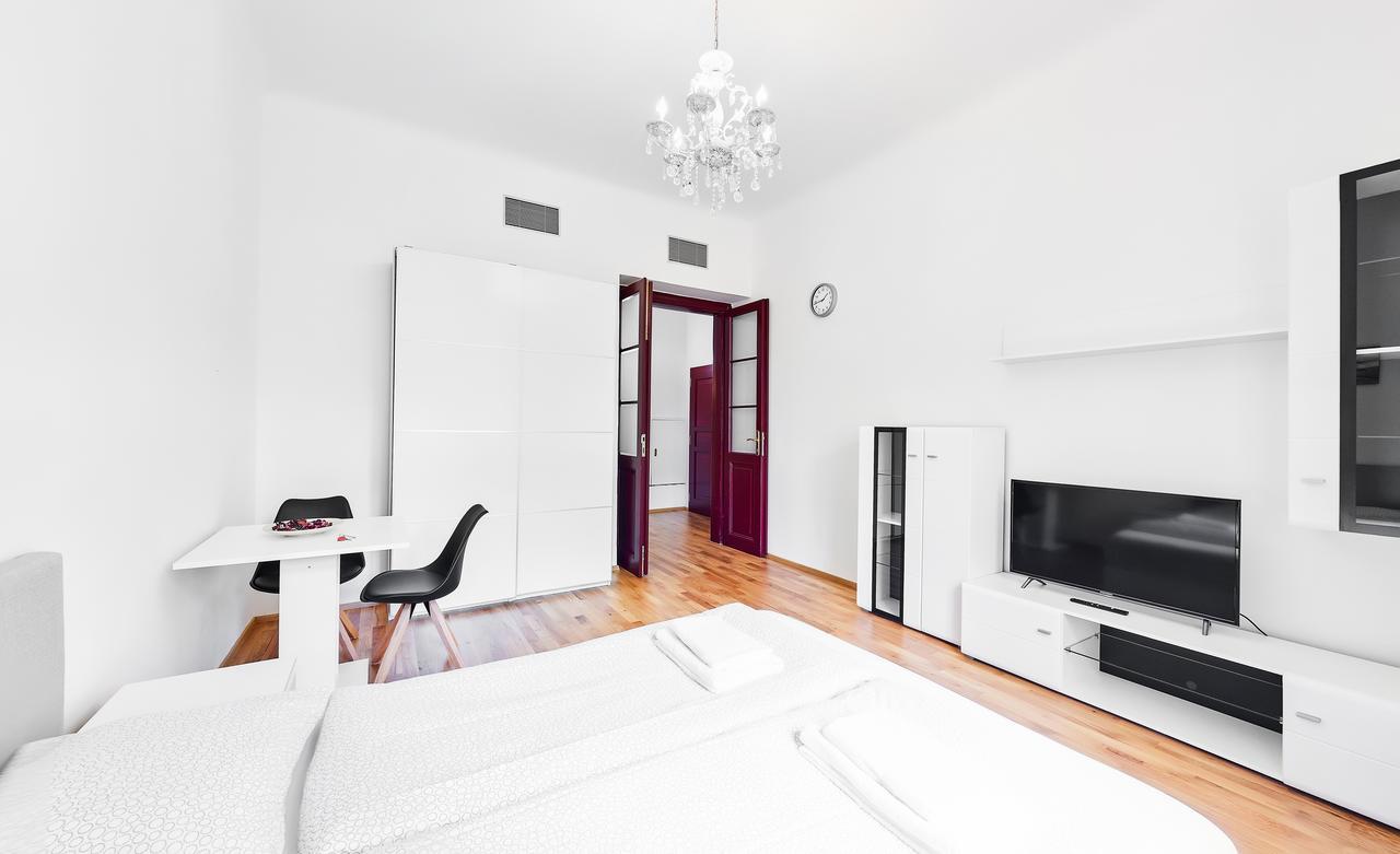 Zborovska Apartment