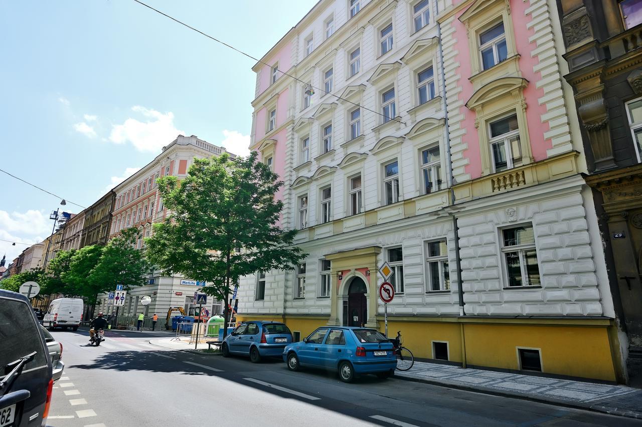 Zborovska Apartment *
