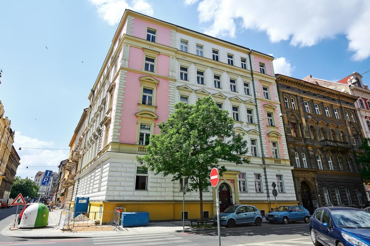 Zborovska Apartment *
