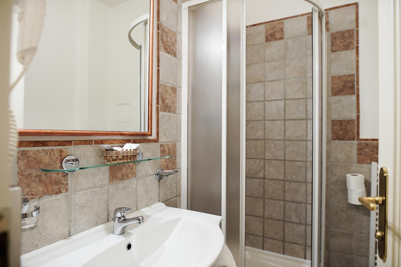 Tivoli Otel 3*