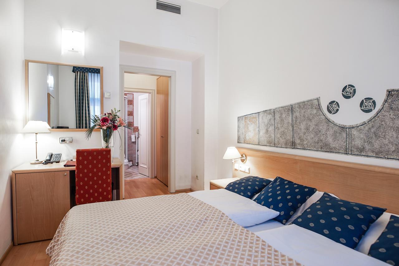 Tivoli Otel