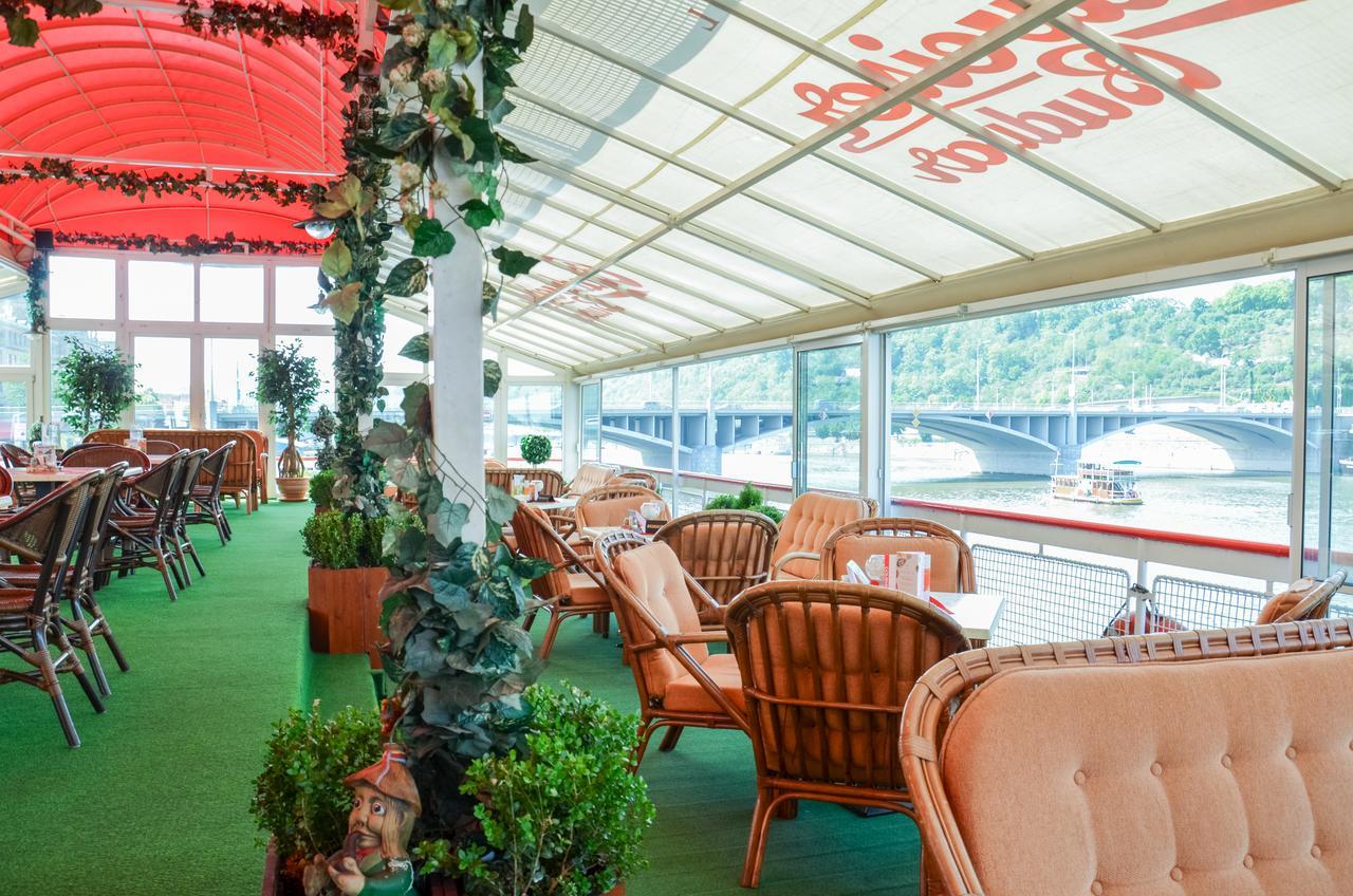 Albatros Botel