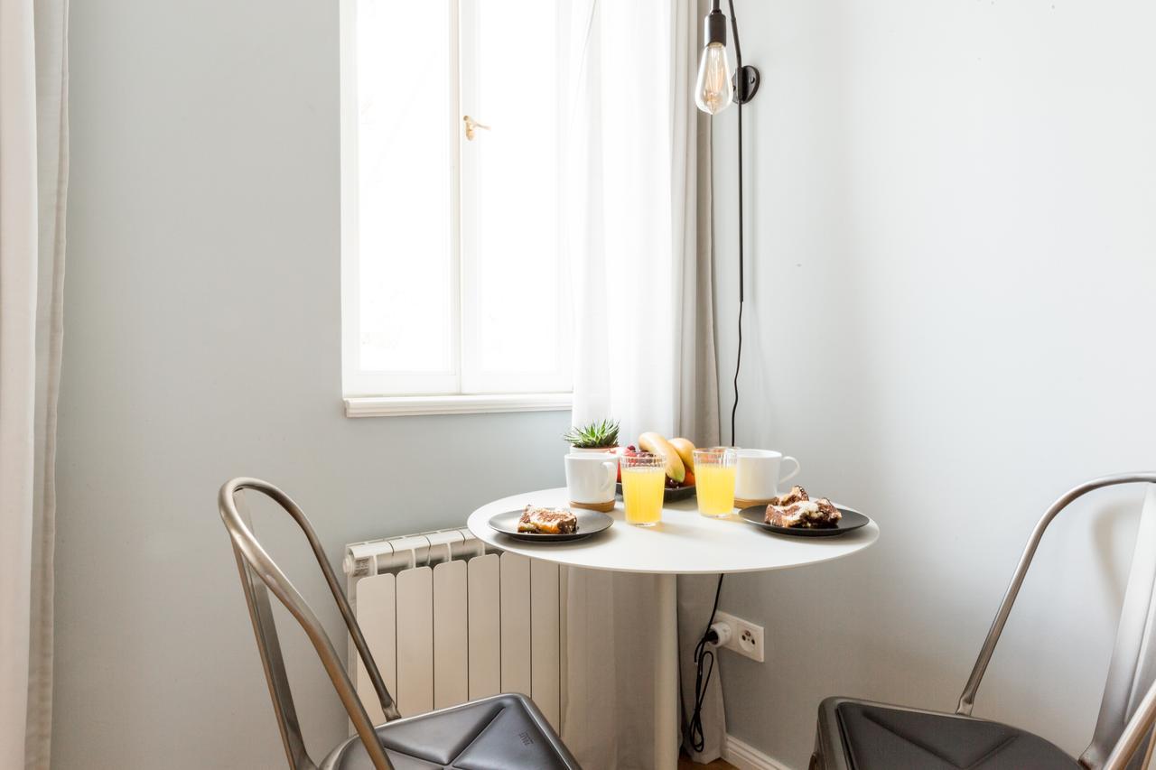Days - Sunny Riverside With Terraces Daire