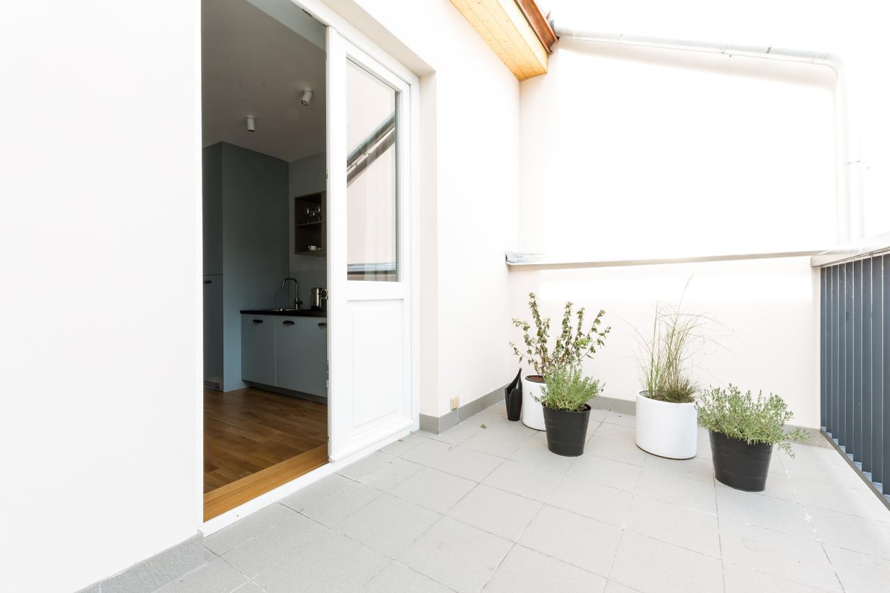 Days - Sunny Riverside With Terraces Daire Prag