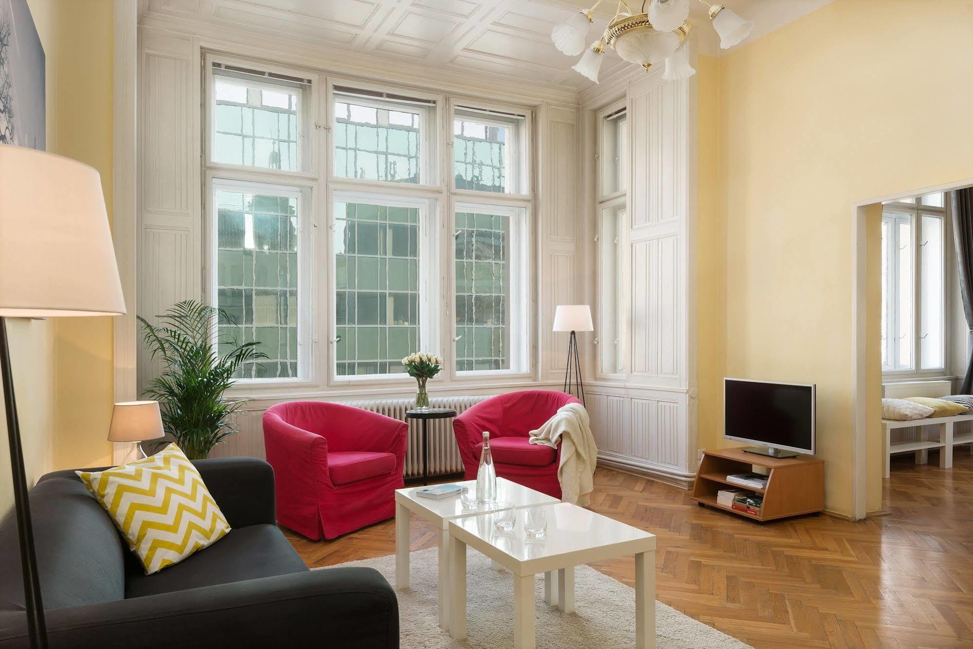 Old Town Apartment *