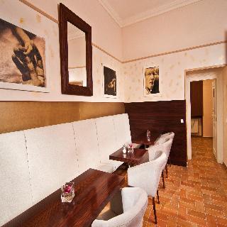 1 Hotel