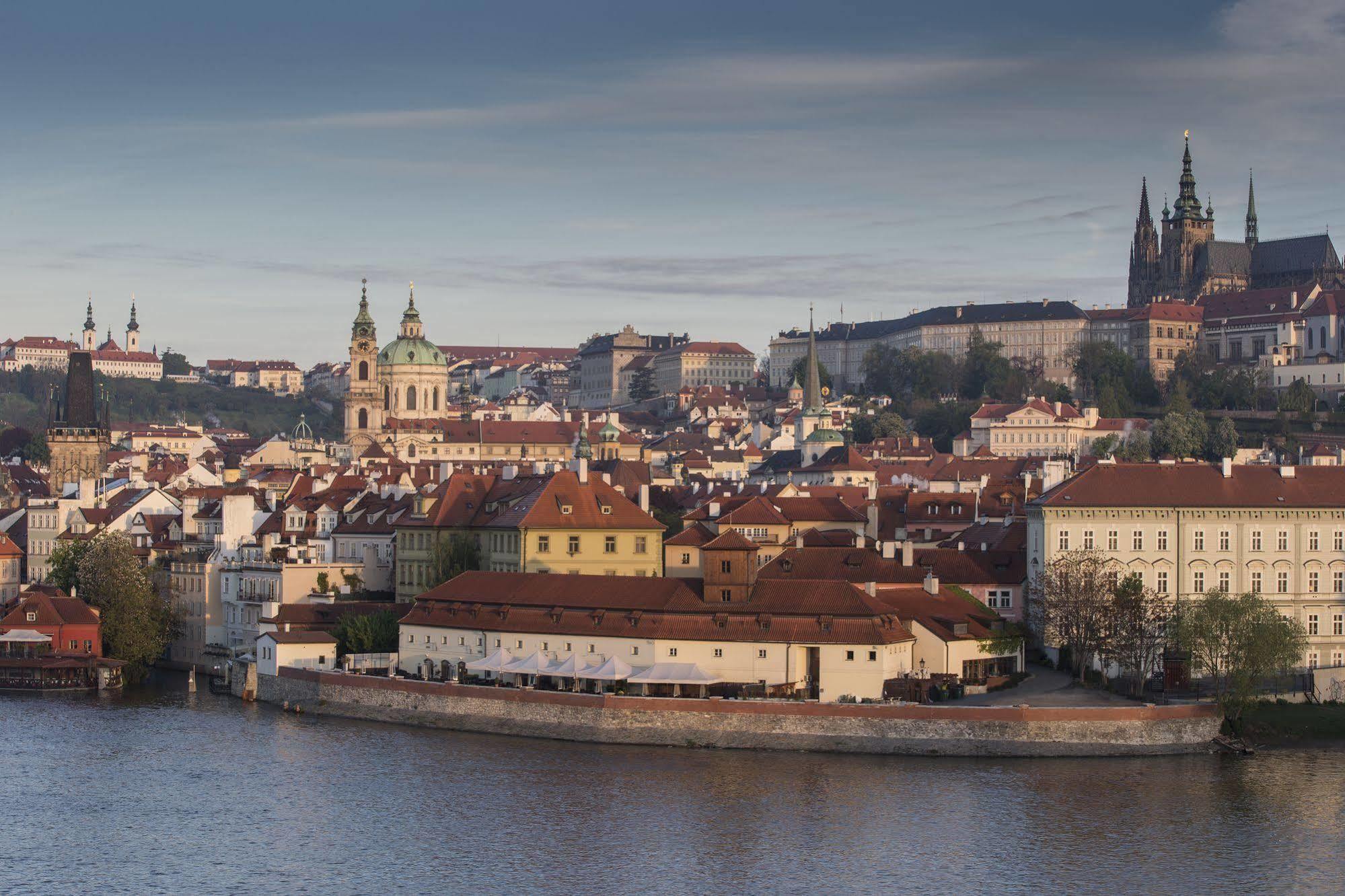 Four Seasons 5* Prague