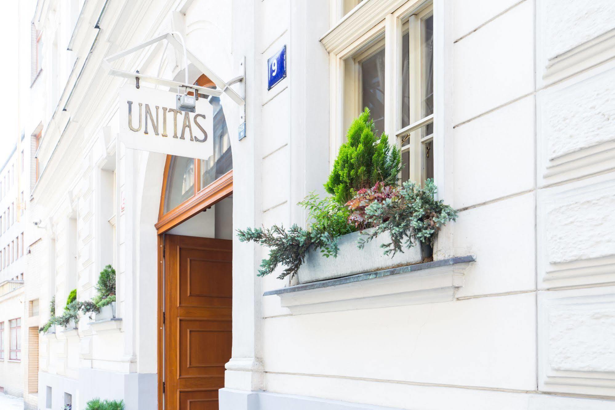 Unitas Hotel 4*