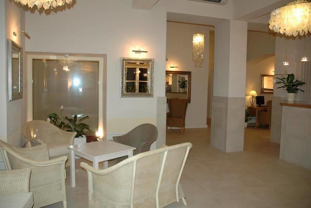 Unitas Hotel 4*