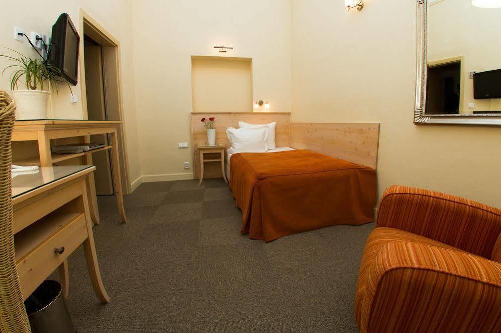 Unitas Hotel 4*