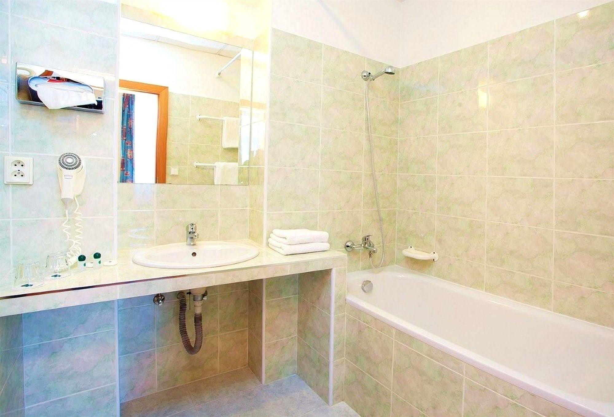 Hotel Merkur - Czech Leading Prague
