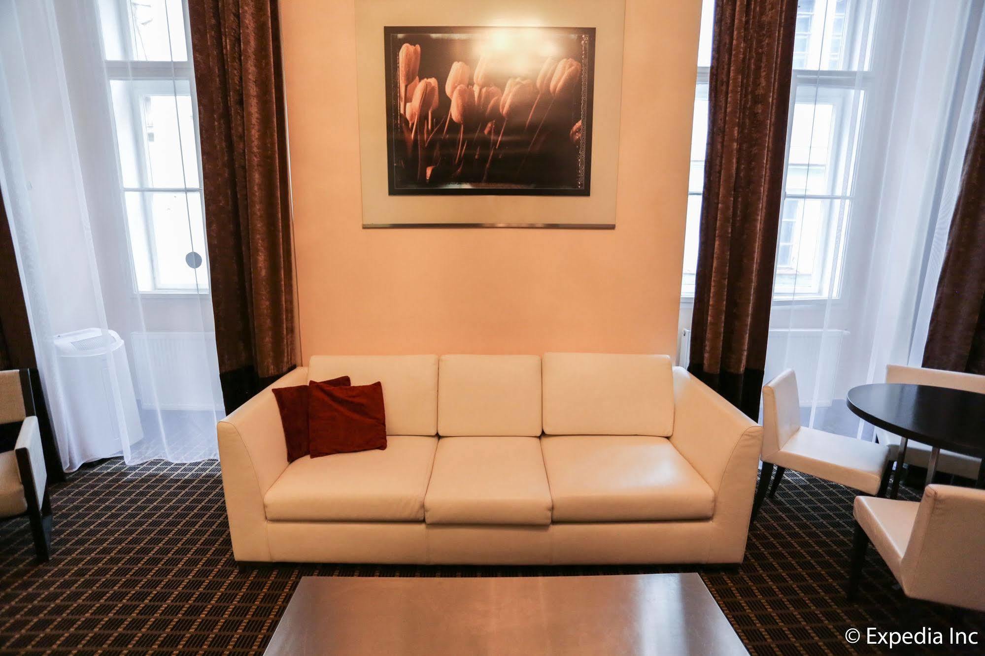 Aparthotel Old Town Square By Emblem Prague