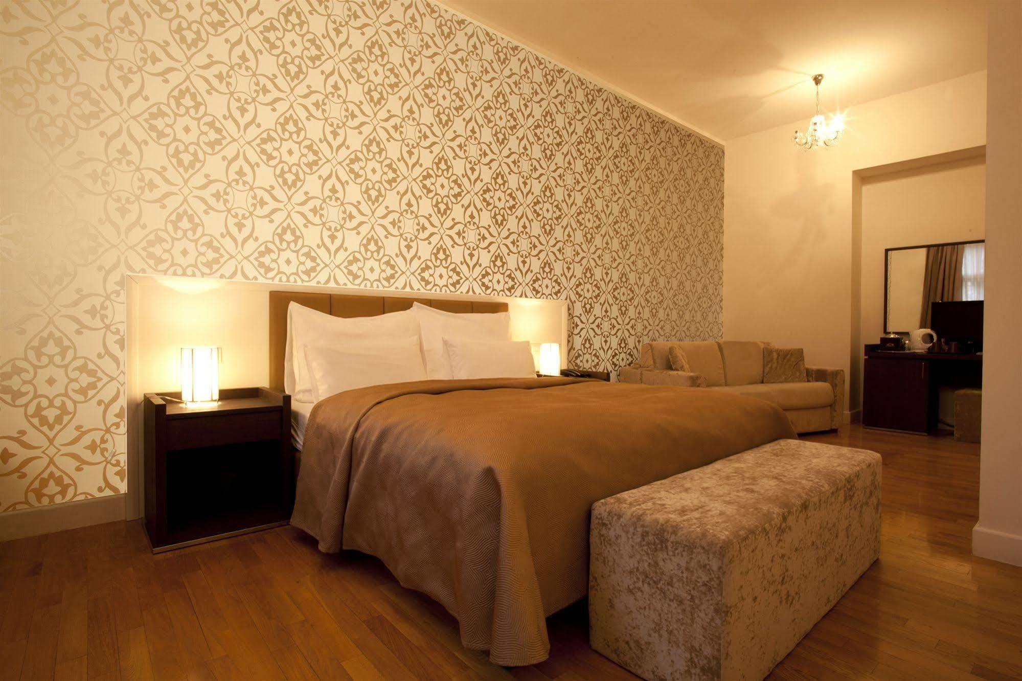 Deminka Palace Hotel