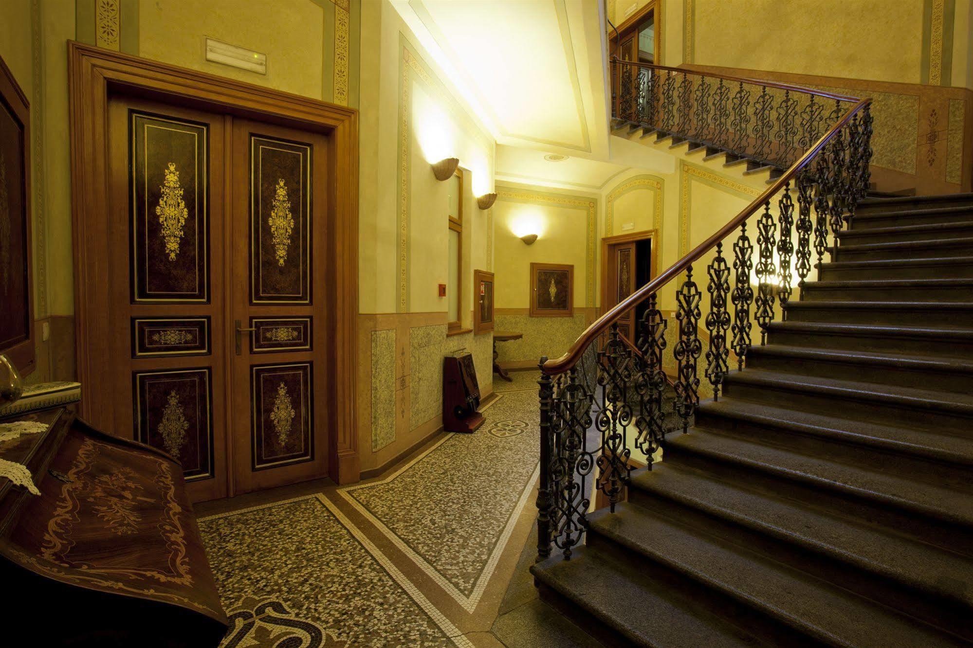 Deminka Palace Hotel