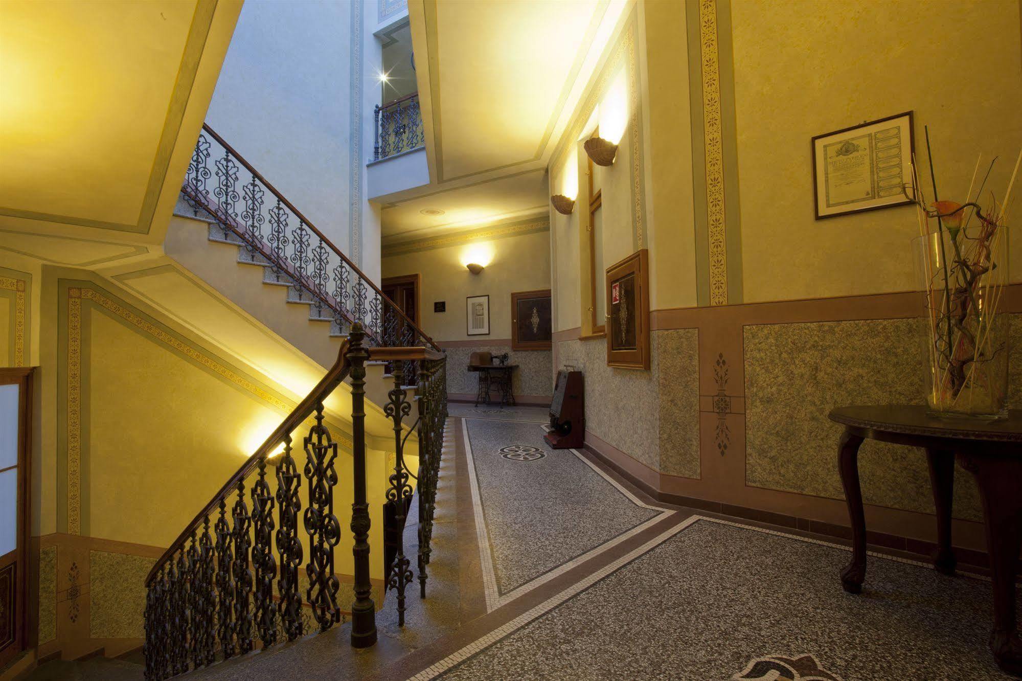 Deminka Palace Hotel