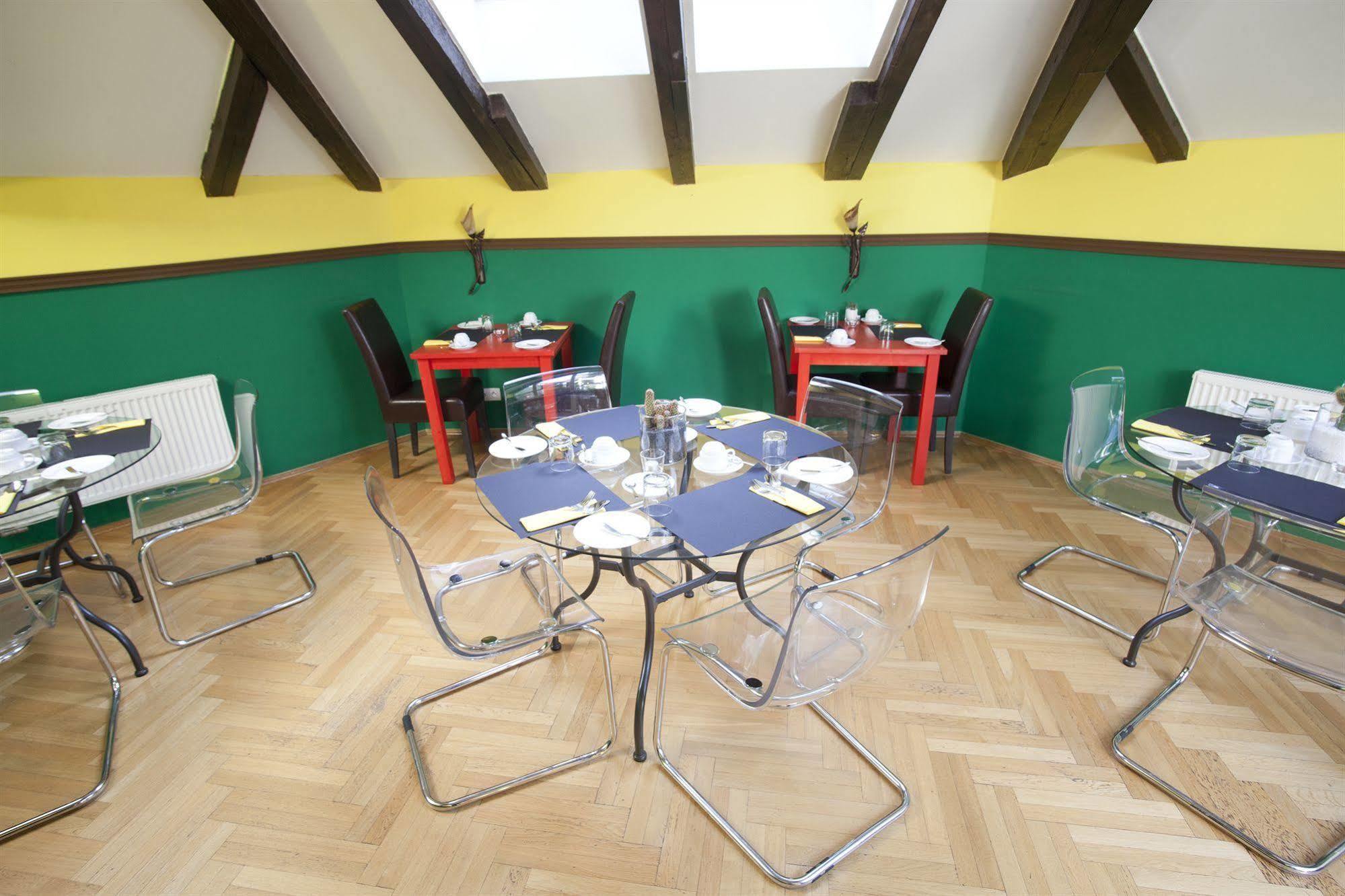 Deminka Palace Hotel 4*