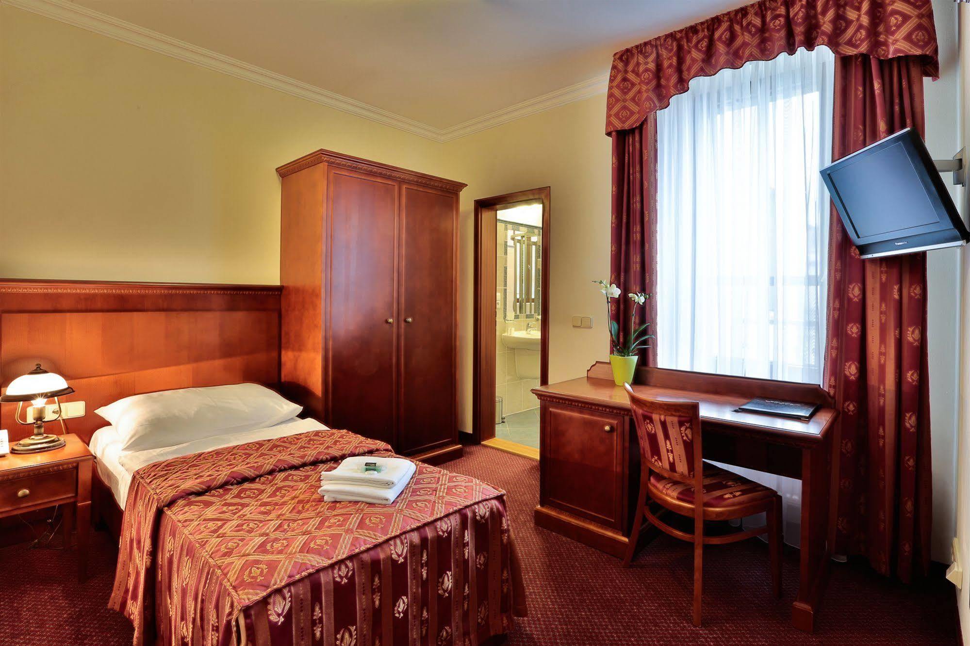 Hotel Arkada 4*